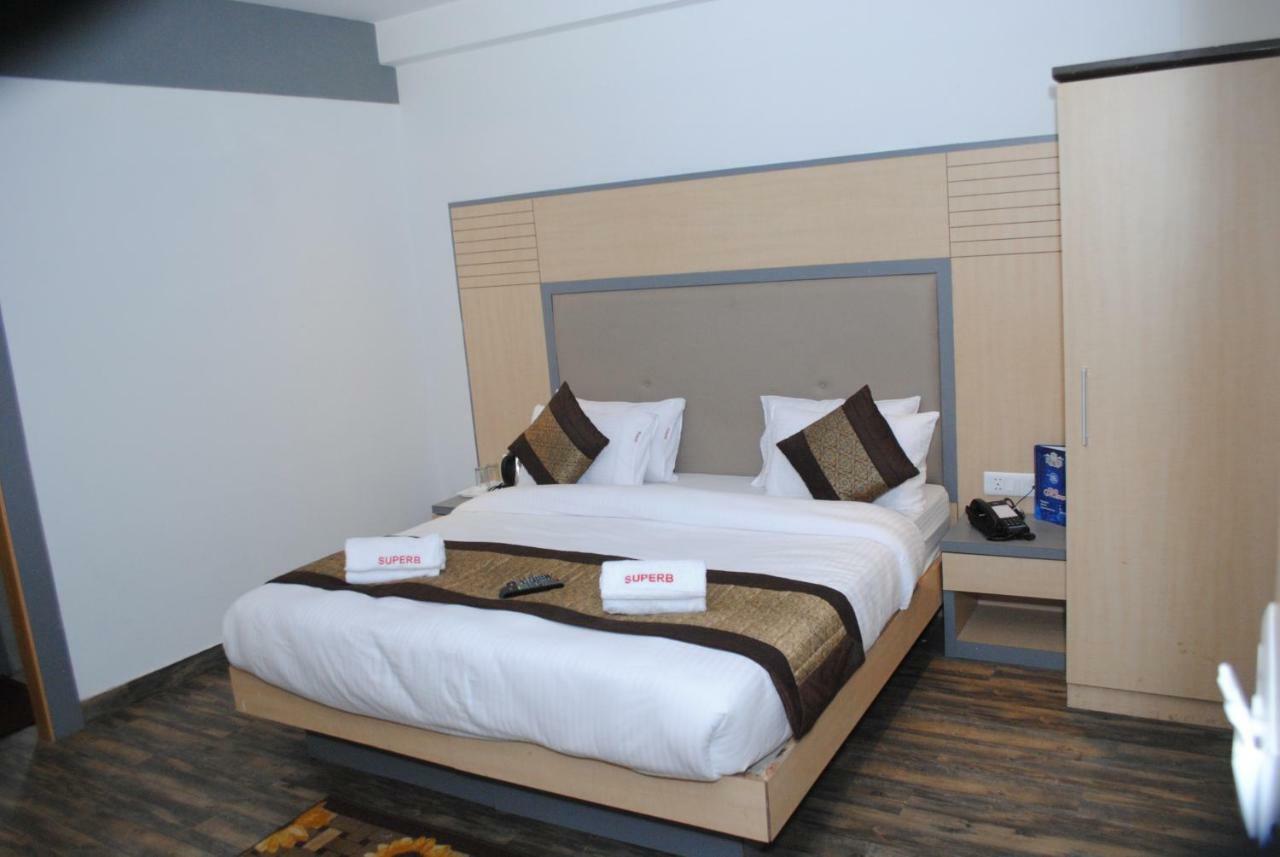 Hotel Superb 5 Mins Walk From New Delhi Station Exteriör bild