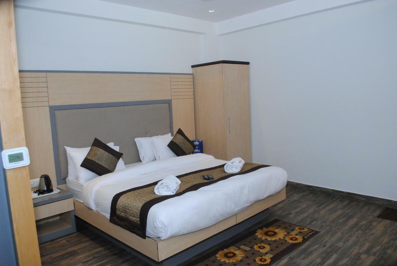 Hotel Superb 5 Mins Walk From New Delhi Station Exteriör bild